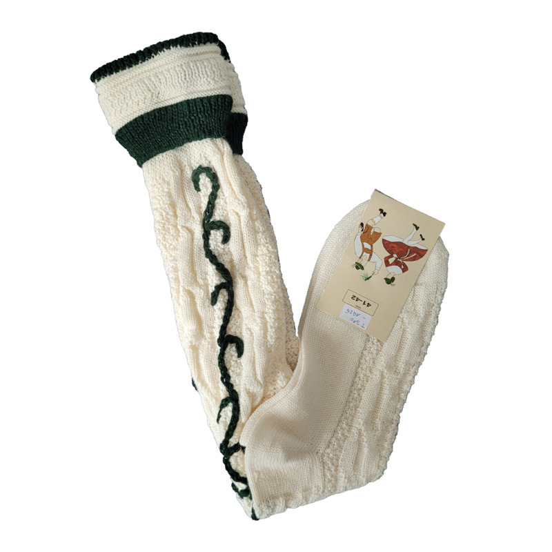 Trachtenkniebundstrumpf in Handstrickmuster und bestickter Ranke mit Umschlag
